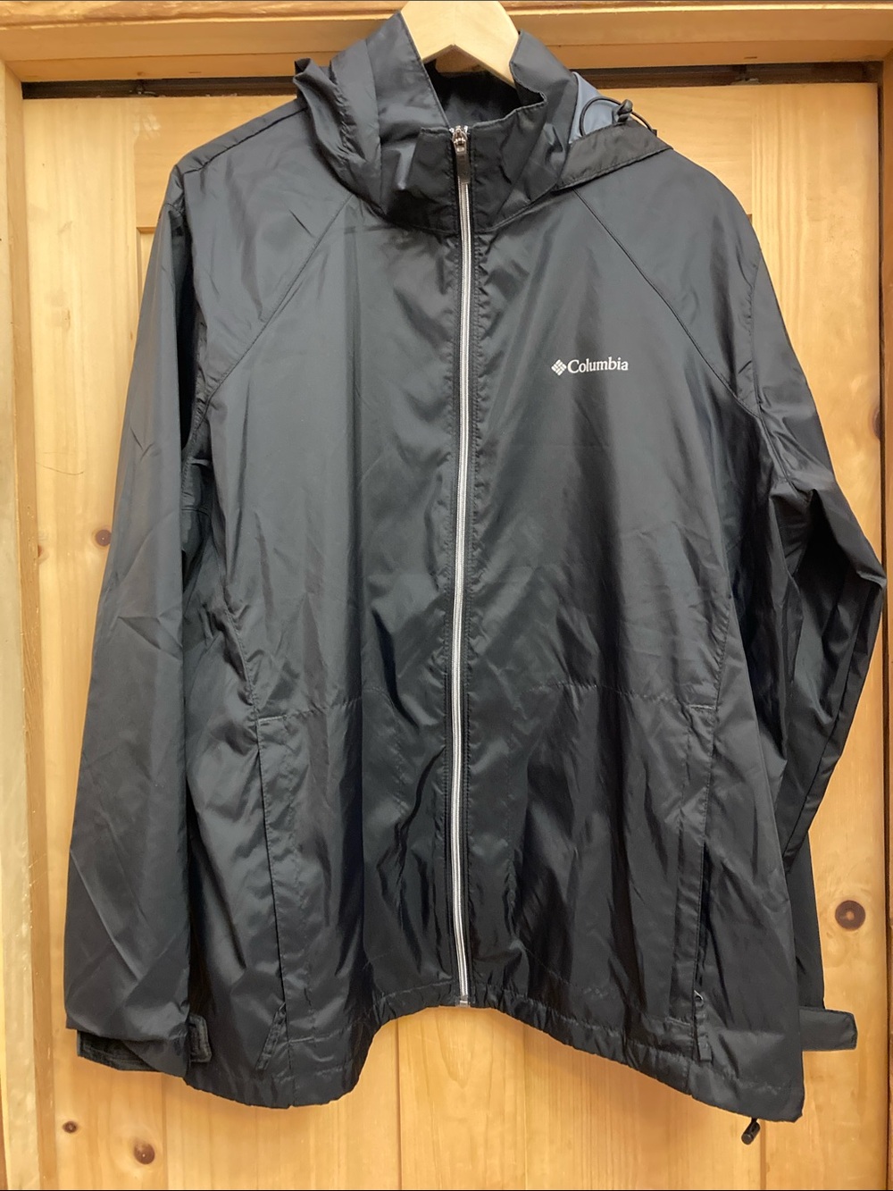 Columbia Black Hooded Packable Windbreaker
